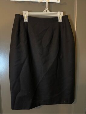 100% wool, black pencil skirt - like new, size 6 - Studio J, vintage made in Van